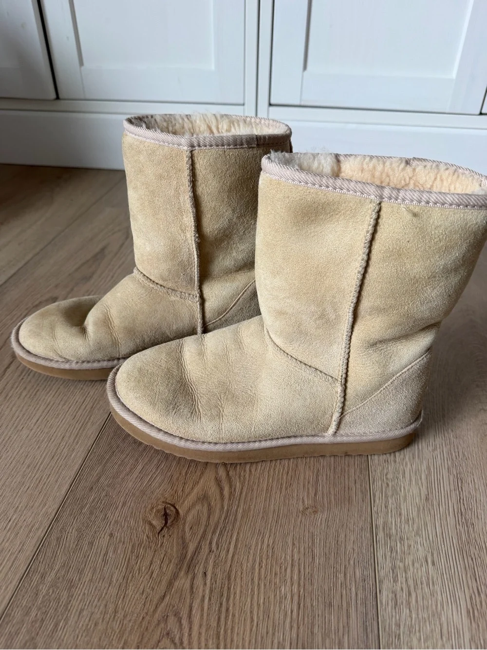 UGG Australia Classic Short Sand Suede Shearling Boots Size 7